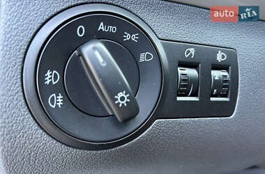 Минивэн Volkswagen Touran 2009 в 