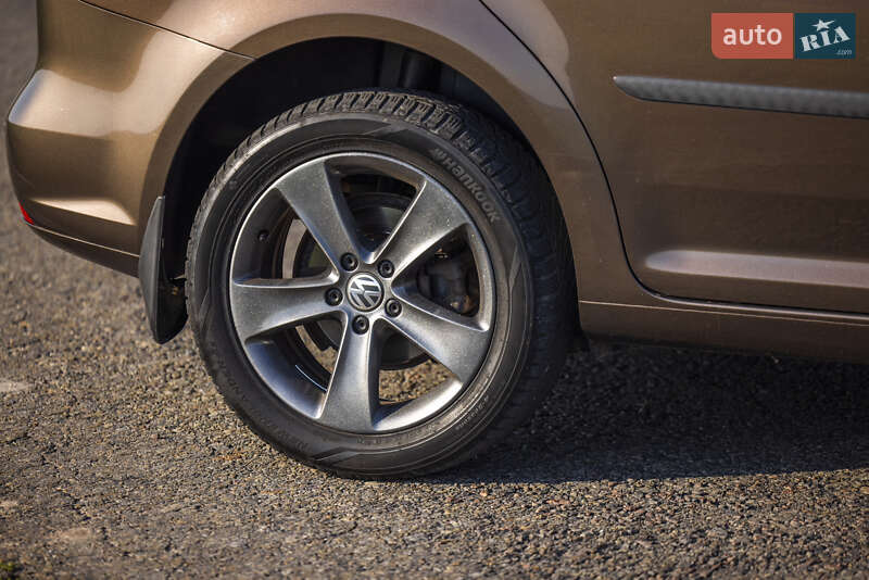 Мінівен Volkswagen Touran 2014 в Золочеві