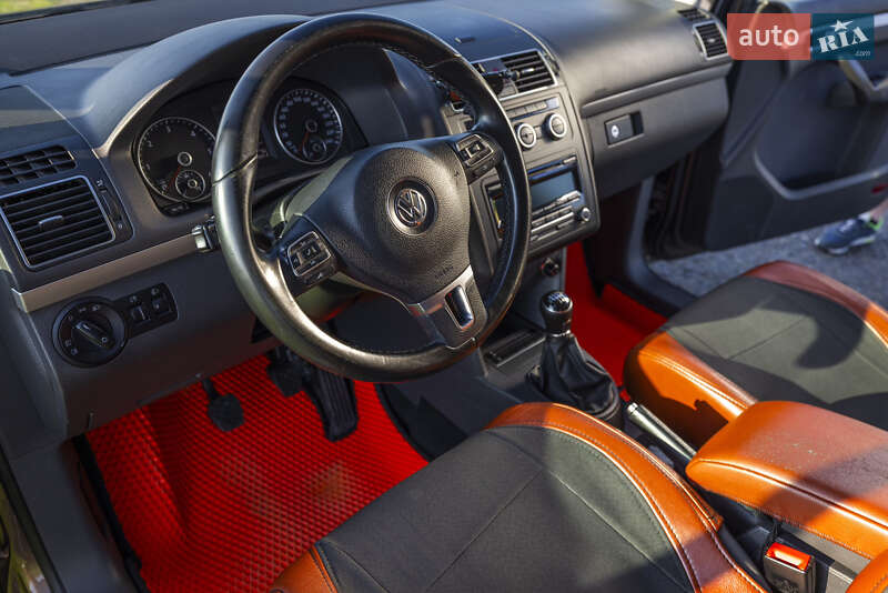 Мінівен Volkswagen Touran 2014 в Золочеві