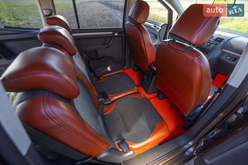 Мінівен Volkswagen Touran 2014 в Золочеві