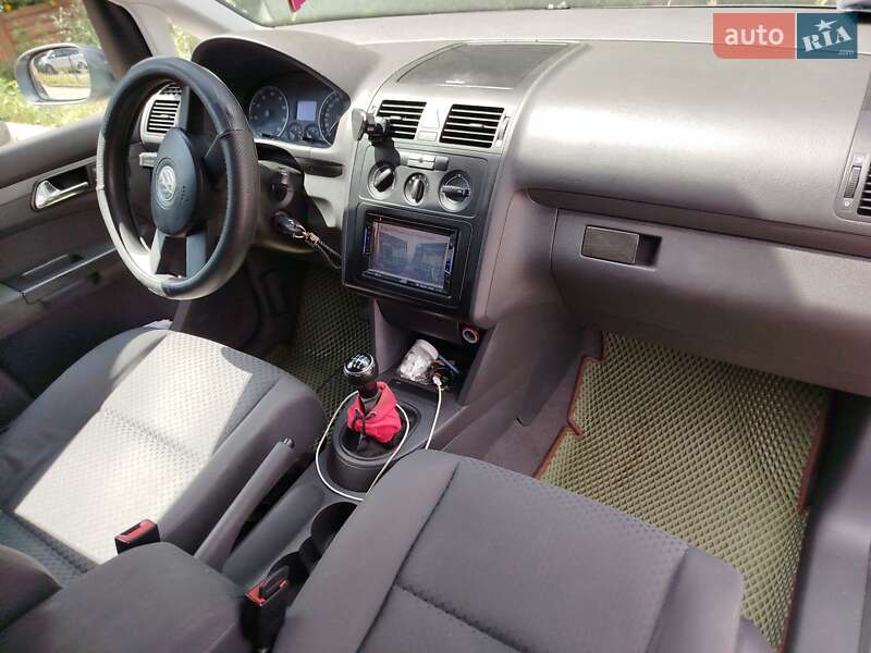 Минивэн Volkswagen Touran 2004 в Киеве