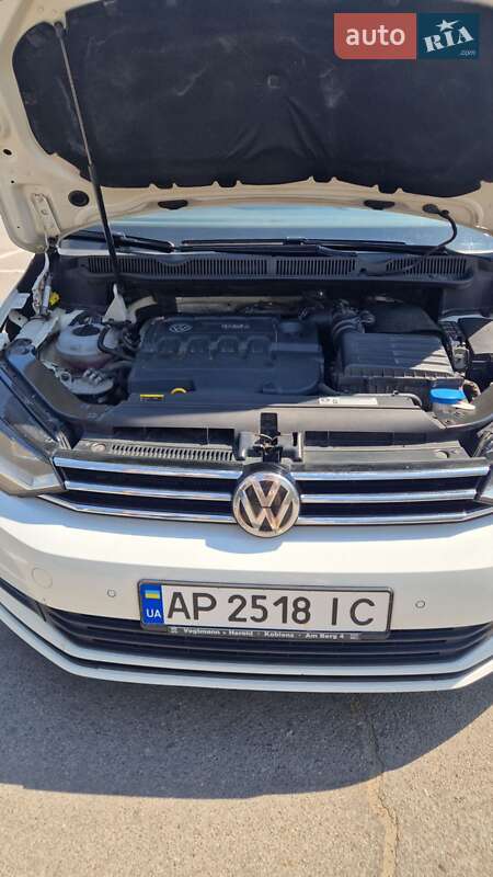 Микровэн Volkswagen Touran 2016 в Запорожье