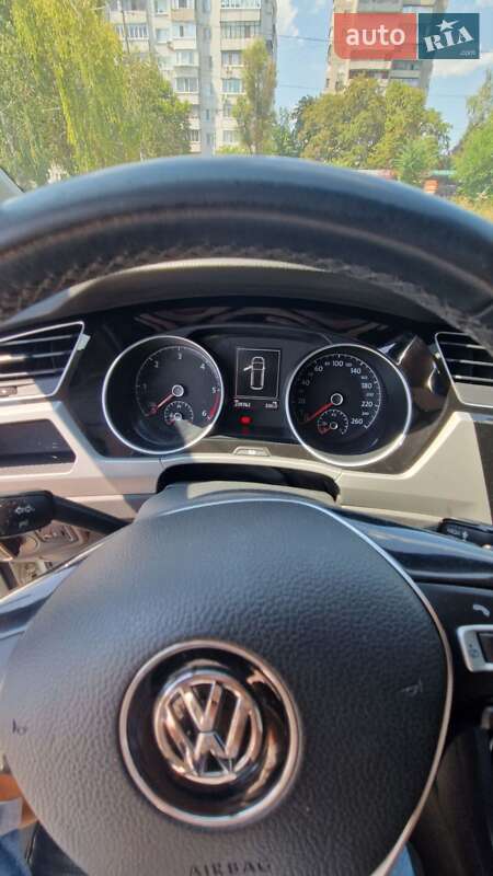 Микровэн Volkswagen Touran 2016 в Запорожье