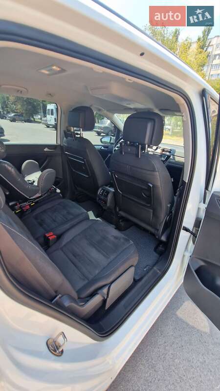 Микровэн Volkswagen Touran 2016 в Запорожье