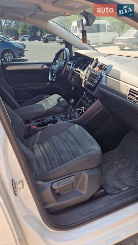 Микровэн Volkswagen Touran 2016 в Запорожье