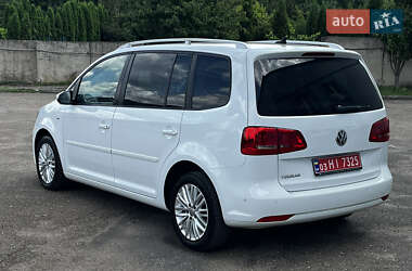 Мінівен Volkswagen Touran 2014 в 