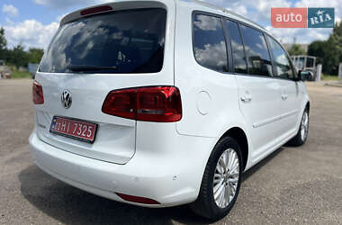 Мінівен Volkswagen Touran 2014 в 