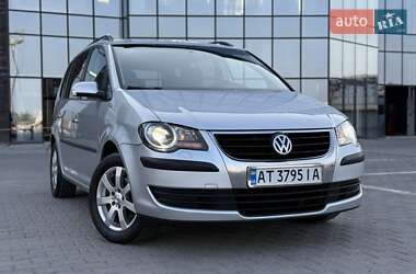 Минивэн Volkswagen Touran 2007 в Черновцах