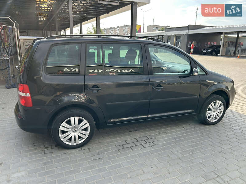 Минивэн Volkswagen Touran 2004 в Александрие