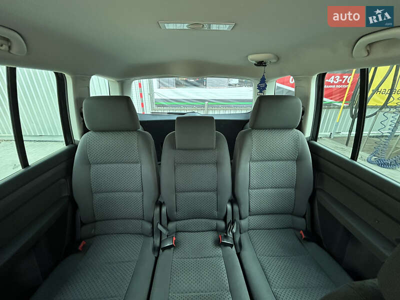 Минивэн Volkswagen Touran 2004 в Александрие