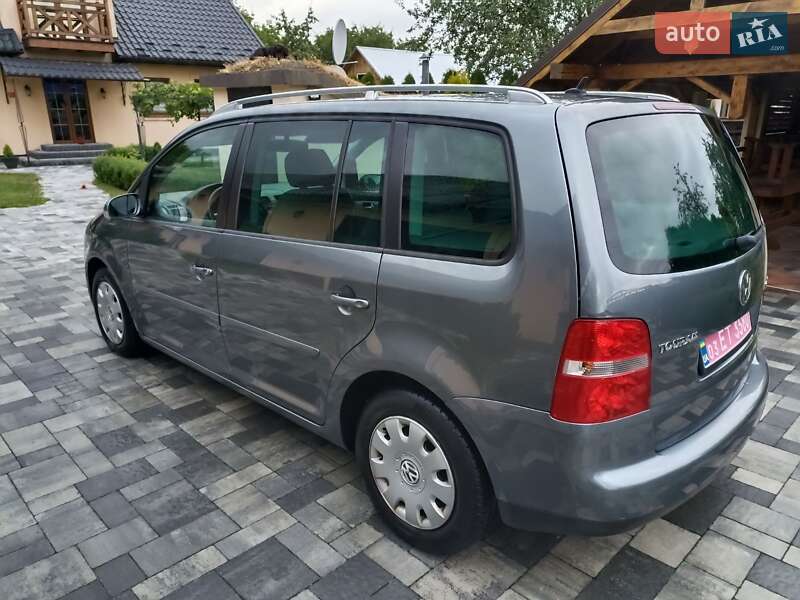 Минивэн Volkswagen Touran 2004 в Косове