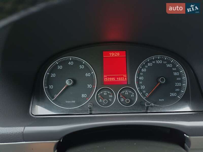 Минивэн Volkswagen Touran 2004 в Косове