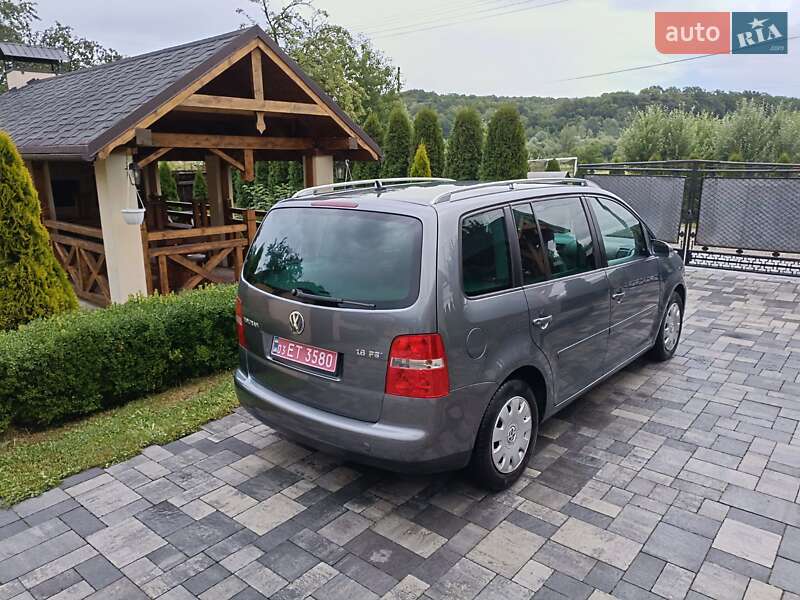 Минивэн Volkswagen Touran 2004 в Косове