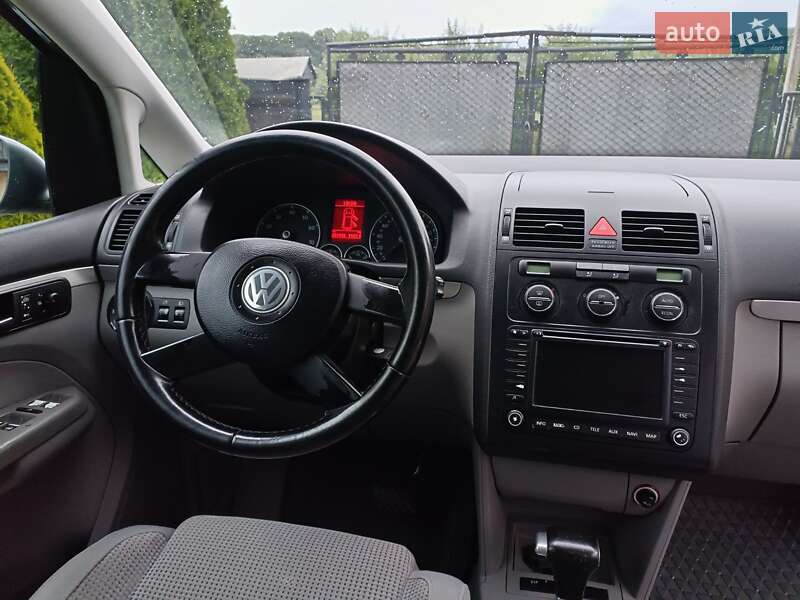 Минивэн Volkswagen Touran 2004 в Косове