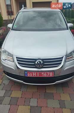 Мінівен Volkswagen Touran 2009 в Луцьку