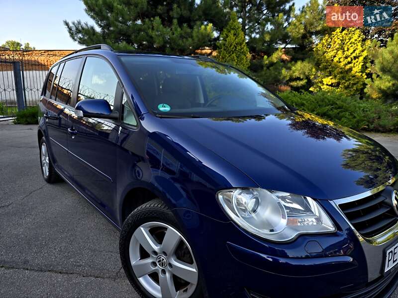 Мінівен Volkswagen Touran 2009 в Полтаві