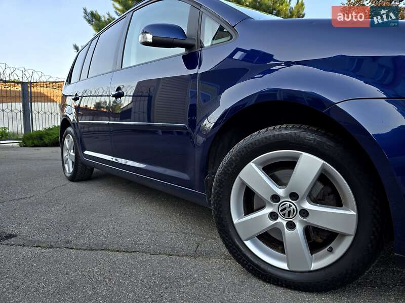 Мінівен Volkswagen Touran 2009 в Полтаві