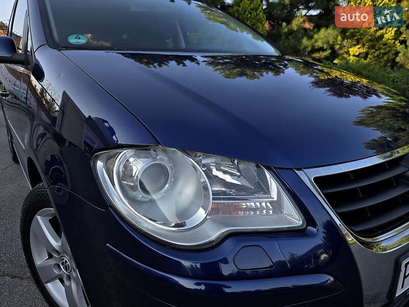 Мінівен Volkswagen Touran 2009 в Полтаві