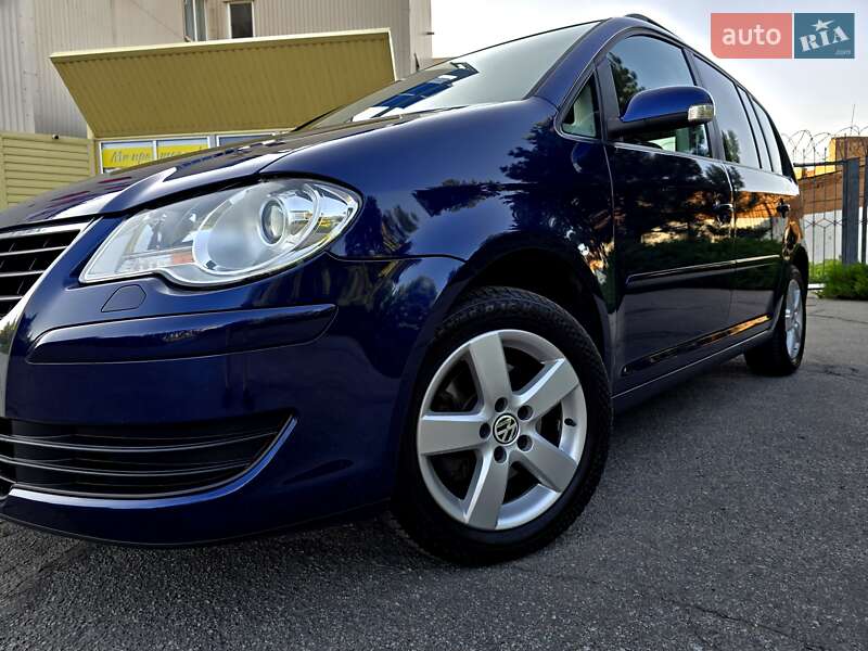 Мінівен Volkswagen Touran 2009 в Полтаві