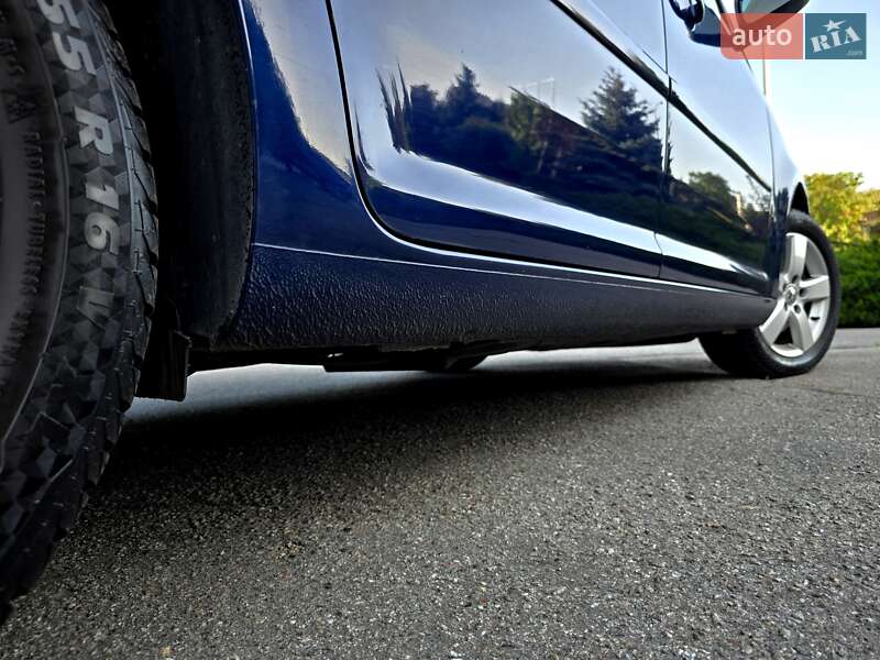 Мінівен Volkswagen Touran 2009 в Полтаві
