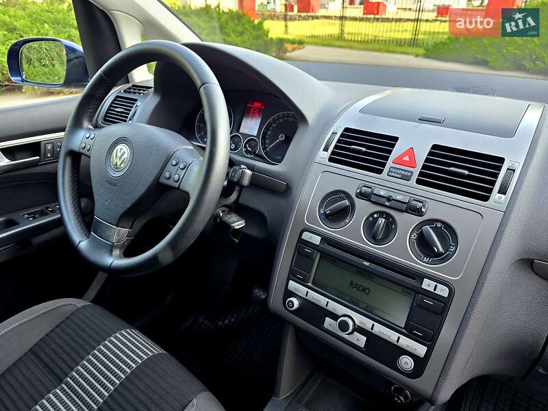 Мінівен Volkswagen Touran 2009 в Полтаві
