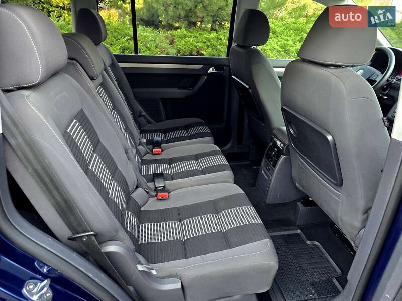 Мінівен Volkswagen Touran 2009 в Полтаві