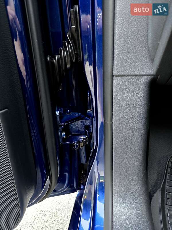 Мінівен Volkswagen Touran 2009 в Полтаві