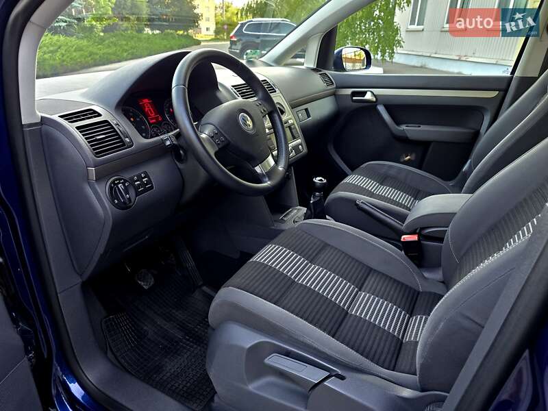 Мінівен Volkswagen Touran 2009 в Полтаві
