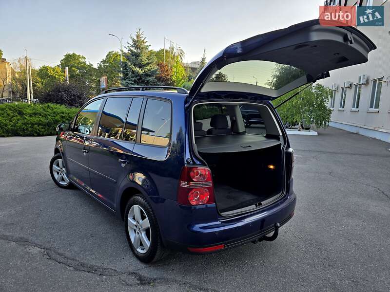 Мінівен Volkswagen Touran 2009 в Полтаві