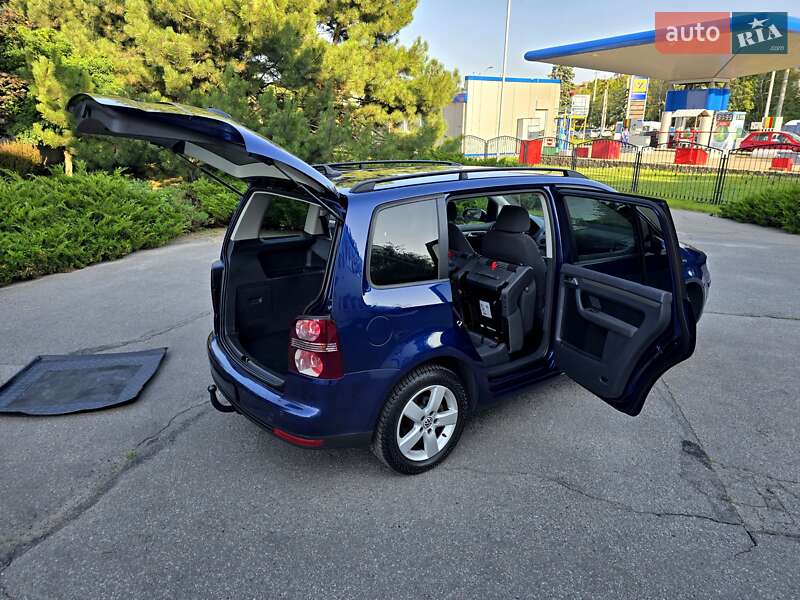 Мінівен Volkswagen Touran 2009 в Полтаві