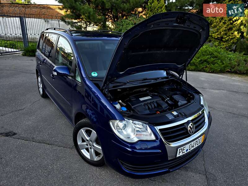 Мінівен Volkswagen Touran 2009 в Полтаві