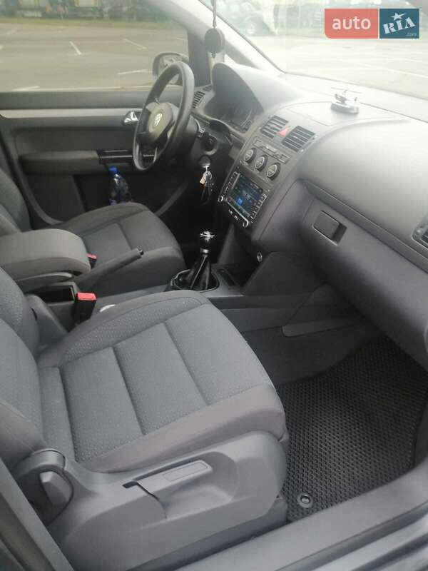 Мінівен Volkswagen Touran 2005 в Києві фото 3 Мінівен Volkswagen Touran 2005 в Києві