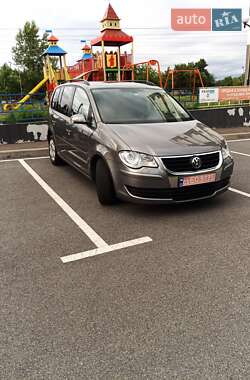 Минивэн Volkswagen Touran 2008 в Киеве