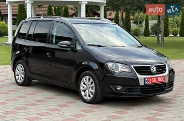 Минивэн Volkswagen Touran 2010 в Иршаве