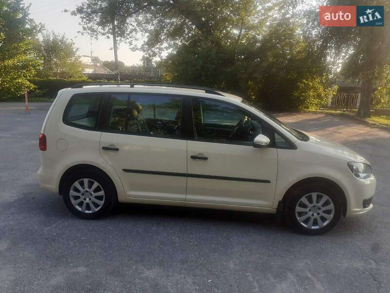 Volkswagen Touran 2011