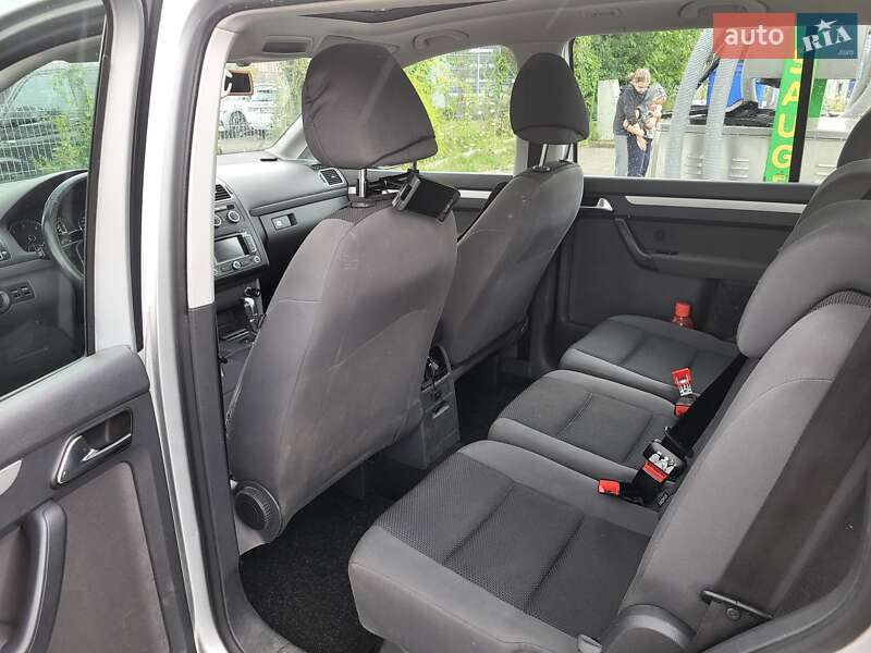 Минивэн Volkswagen Touran 2012 в Вижнице