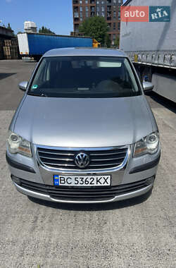 Минивэн Volkswagen Touran 2010 в Львове