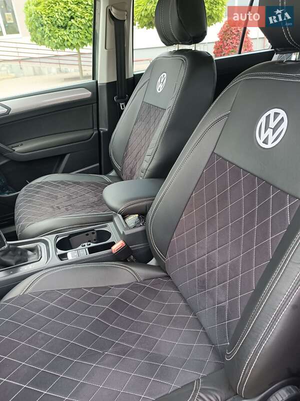 Мікровен Volkswagen Touran 2017 в Львові