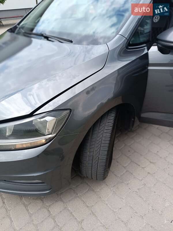 Мікровен Volkswagen Touran 2017 в Львові