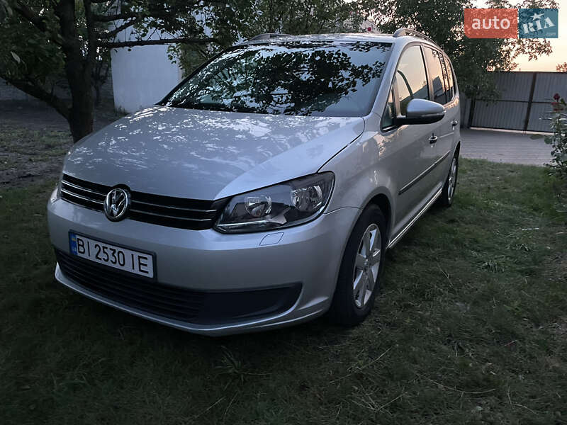 Минивэн Volkswagen Touran 2011 в Градижске фото Минивэн Volkswagen Touran 2011 в Градижске