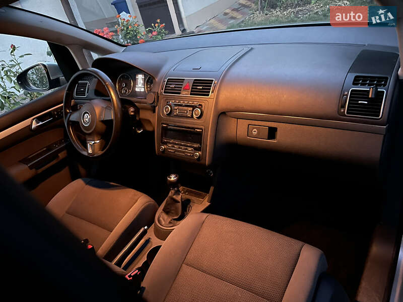 Минивэн Volkswagen Touran 2011 в Градижске фото 10 Минивэн Volkswagen Touran 2011 в Градижске