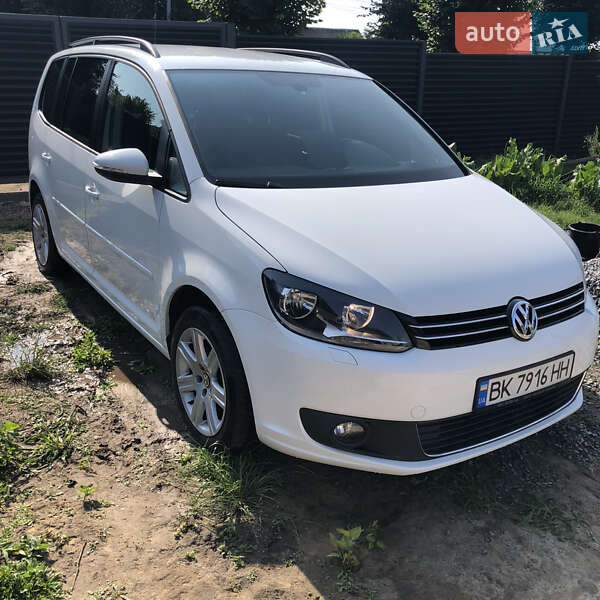 Минивэн Volkswagen Touran 2015 в Ровно