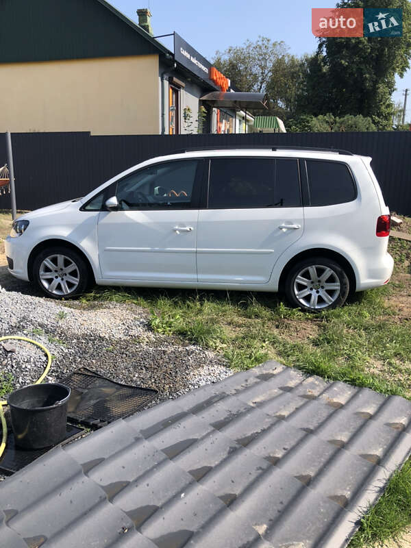 Минивэн Volkswagen Touran 2015 в Ровно