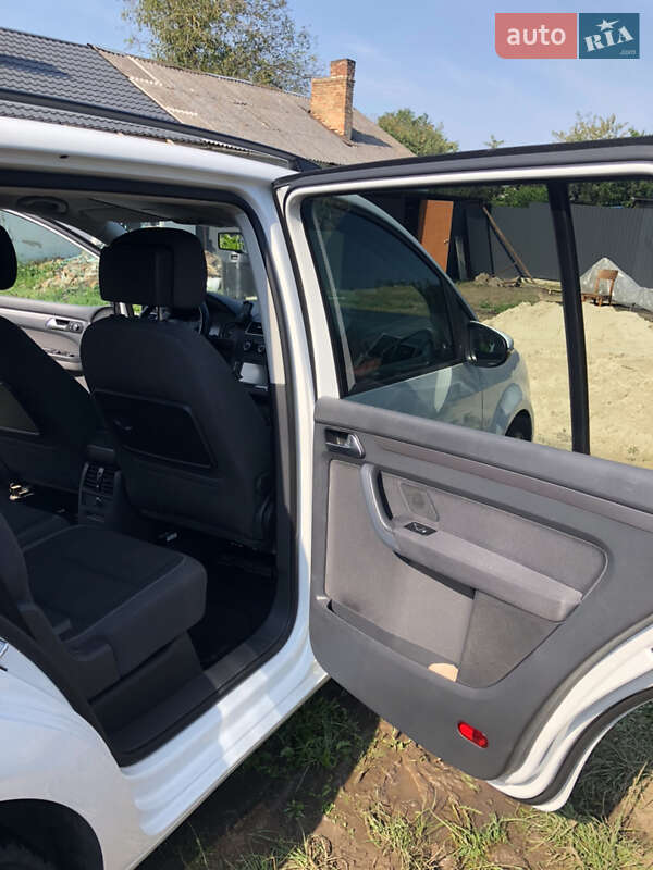 Минивэн Volkswagen Touran 2015 в Ровно