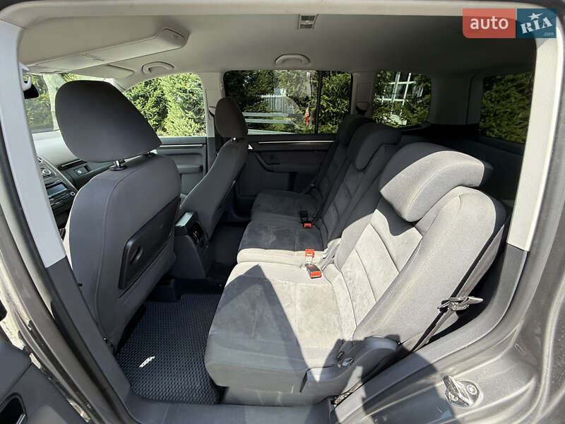 Мінівен Volkswagen Touran 2010 в Вінниці