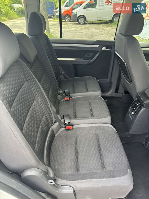 Минивэн Volkswagen Touran 2008 в Киеве