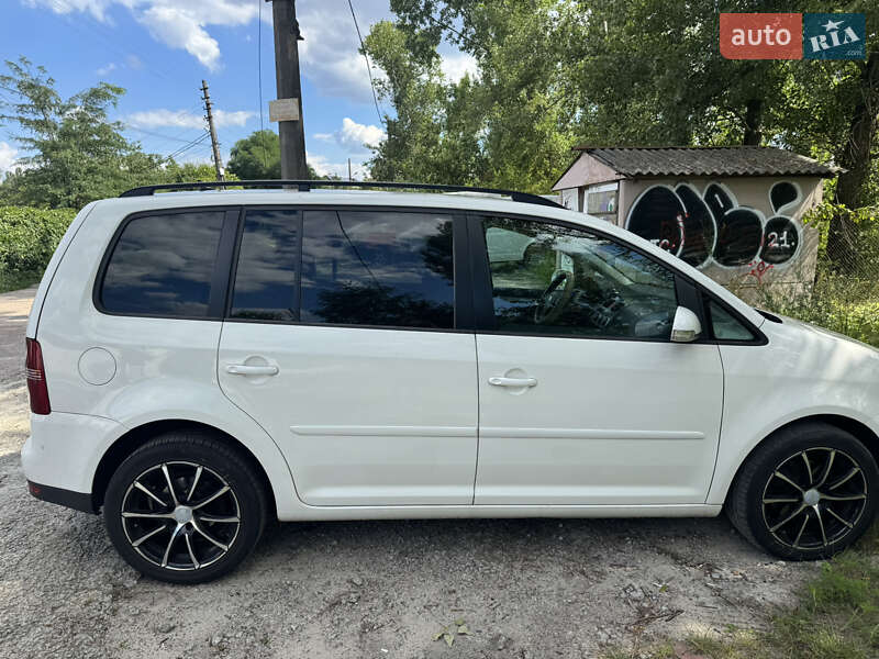 Минивэн Volkswagen Touran 2008 в Киеве