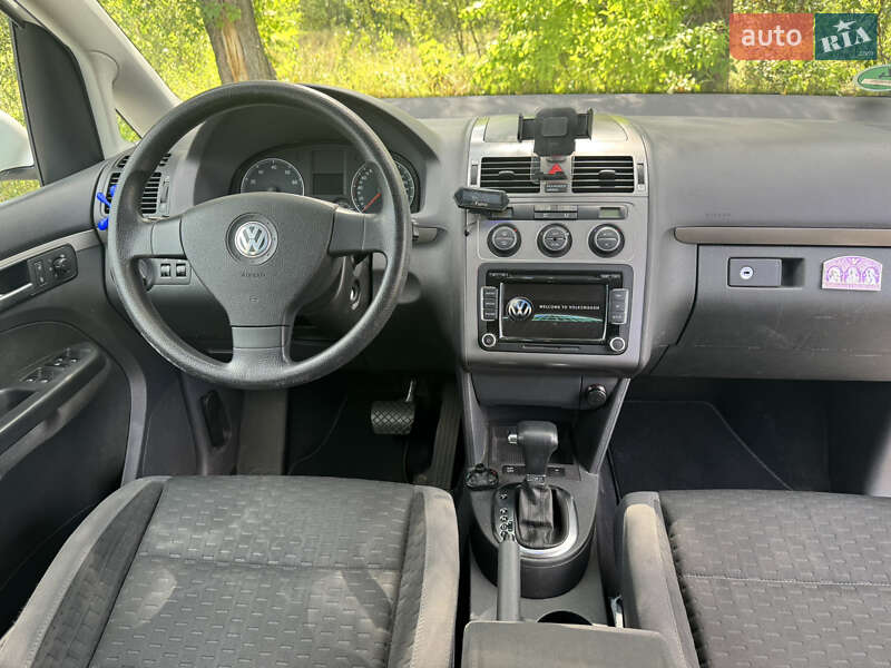 Минивэн Volkswagen Touran 2008 в Киеве