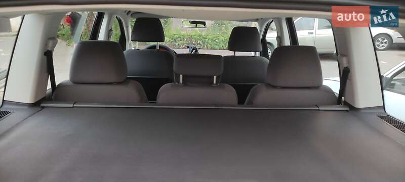 Минивэн Volkswagen Touran 2010 в Луцке