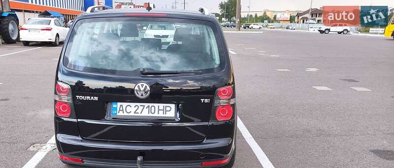 Минивэн Volkswagen Touran 2010 в Луцке